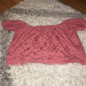 Off the shoulder lace top 🌺